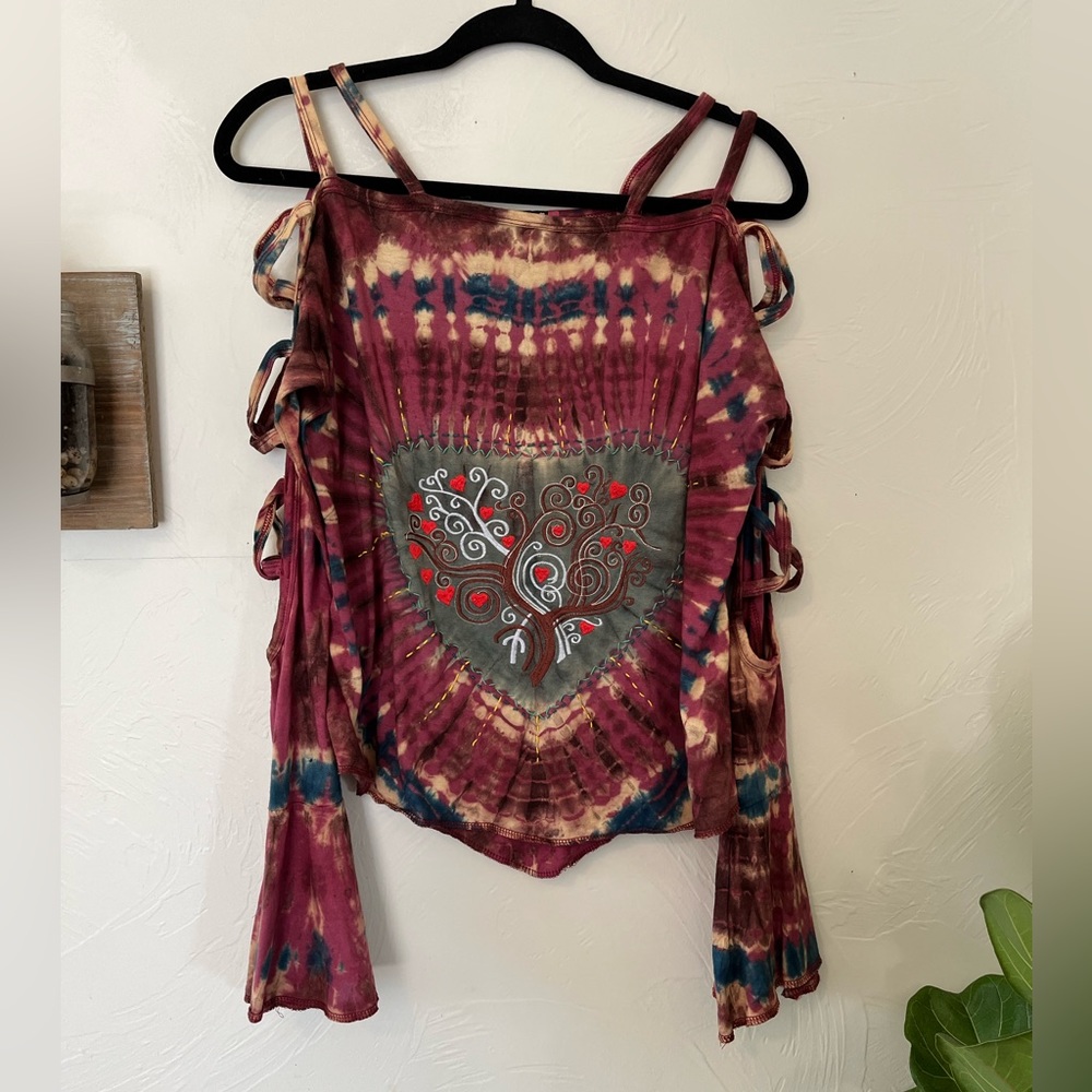 Jayli tie dye top with cutout sleeves size L